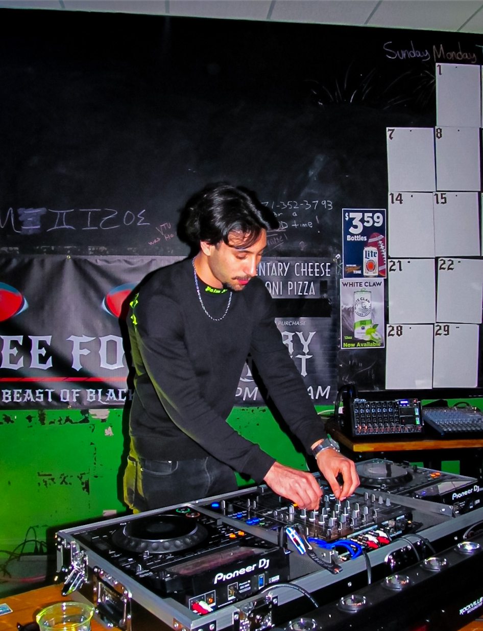 Jozan mixing on Pioneer DJ gear
