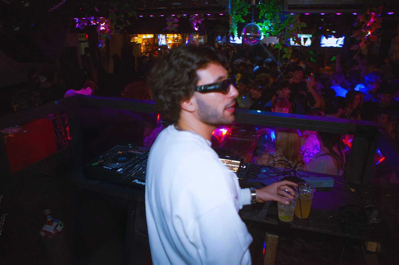 Jozan in sunglasses with the crowd behind